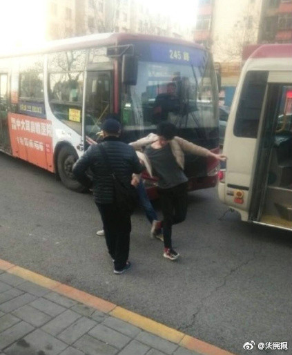 200块约1小时上门 _ 保险杠,装保险杠人工费多少