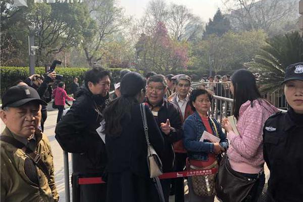 济南适合晚上去玩的地方 _ 唐山大地震,济南晚上玩的景区